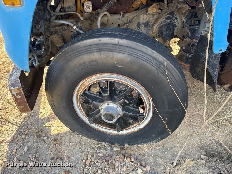 image for item NA9889 1979 Ford 8000 crane truck