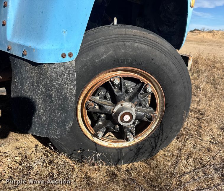 image for item NA9889 1979 Ford 8000 crane truck