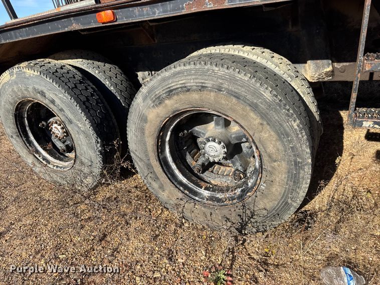 image for item NA9889 1979 Ford 8000 crane truck