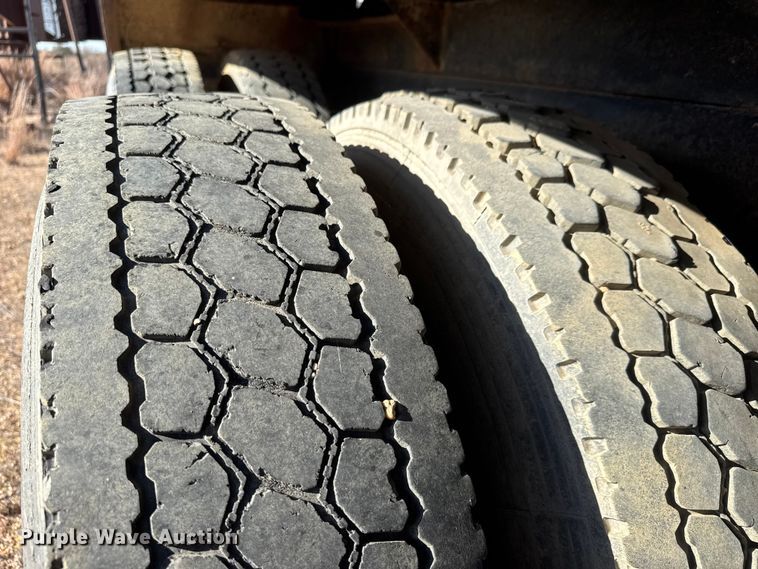 image for item NA9889 1979 Ford 8000 crane truck