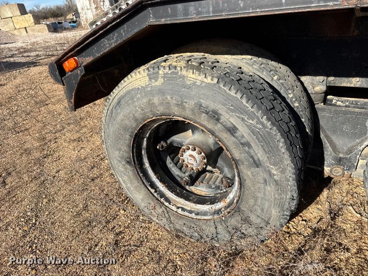 image for item NA9889 1979 Ford 8000 crane truck