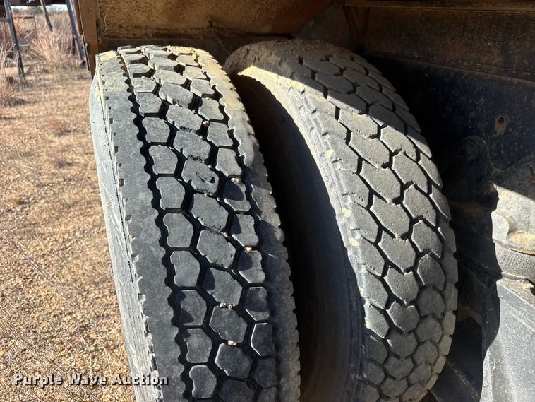 image for item NA9889 1979 Ford 8000 crane truck