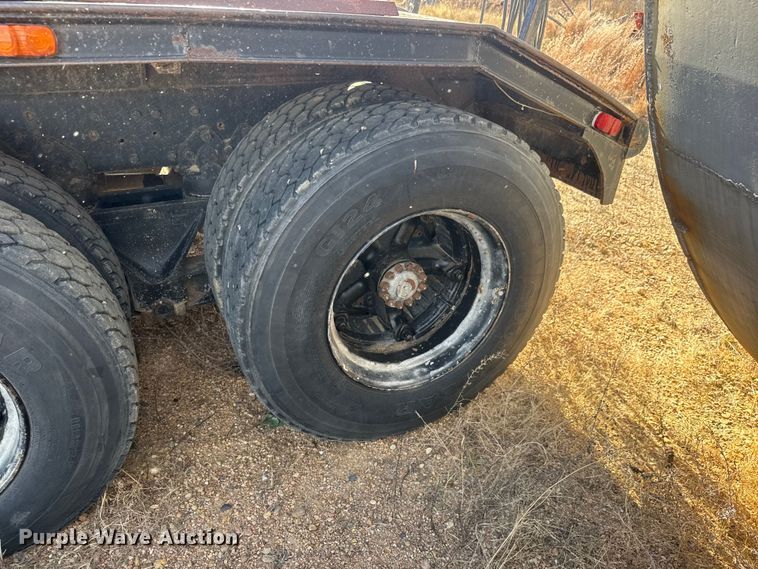 image for item NA9889 1979 Ford 8000 crane truck