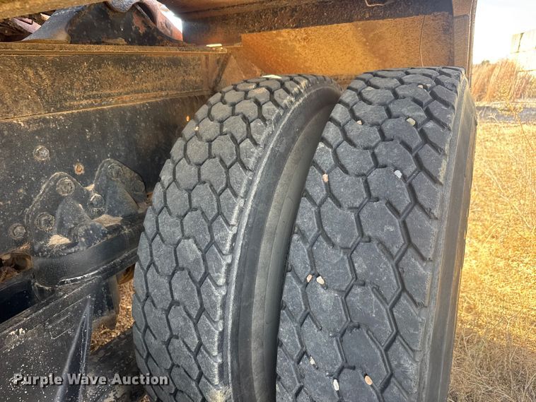 image for item NA9889 1979 Ford 8000 crane truck