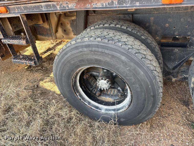 image for item NA9889 1979 Ford 8000 crane truck