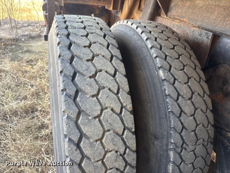 image for item NA9889 1979 Ford 8000 crane truck