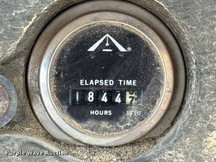 image for item NA9889 1979 Ford 8000 crane truck