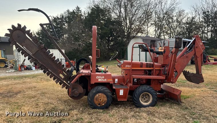 image for item NA9936 2000 Ditch Witch 3700 trencher