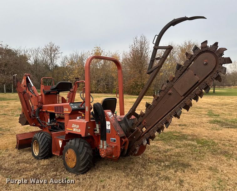 image for item NA9936 2000 Ditch Witch 3700 trencher