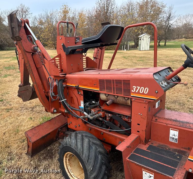 image for item NA9936 2000 Ditch Witch 3700 trencher
