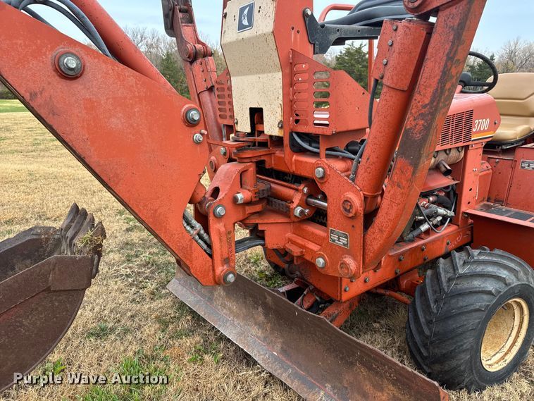 image for item NA9936 2000 Ditch Witch 3700 trencher