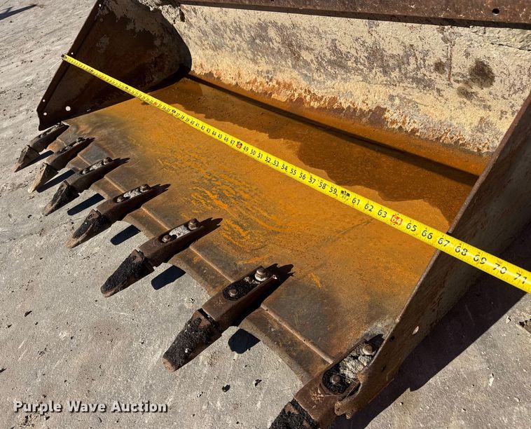 image for item NA9986 Bobcat skid steer bucket