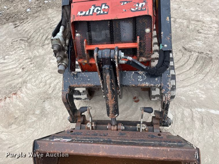 image for item NA9993 2020 Ditch Witch SK600 compact utility loader