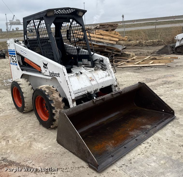MINI CARGADOR SOBRE RUEDAS 1997 BOBCAT 763