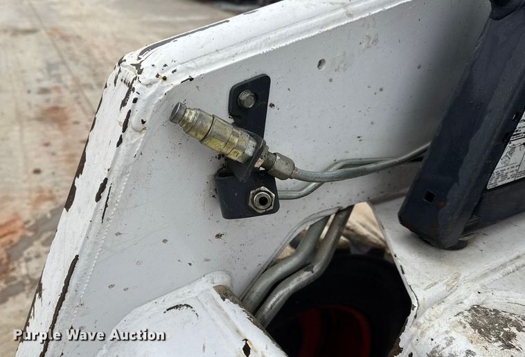 image for item NB9016 1997 Bobcat 763 skid steer loader