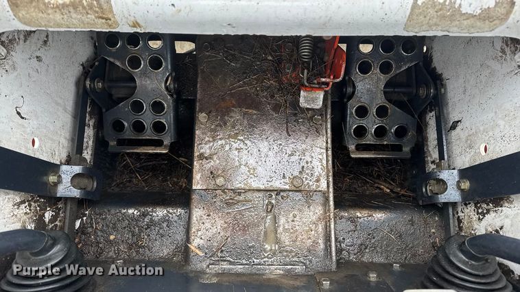 image for item NB9016 1997 Bobcat 763 skid steer loader