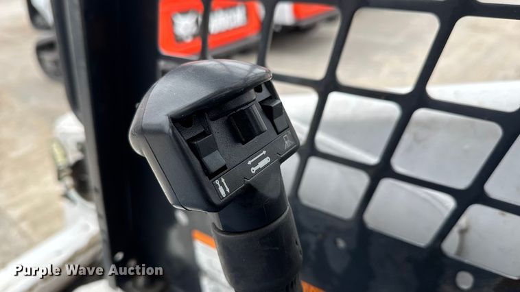 image for item NB9016 1997 Bobcat 763 skid steer loader