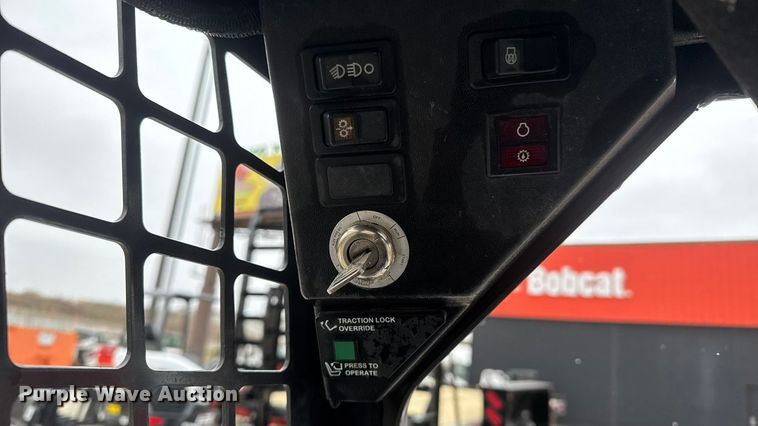 image for item NB9016 1997 Bobcat 763 skid steer loader