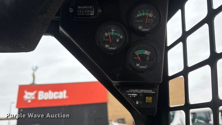 image for item NB9016 1997 Bobcat 763 skid steer loader