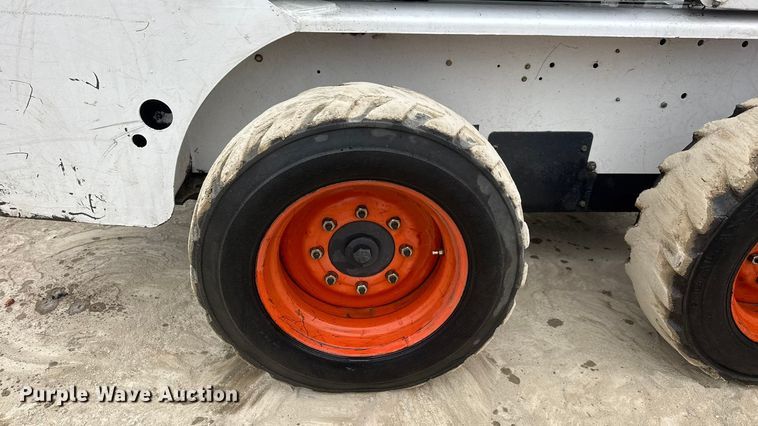 image for item NB9016 1997 Bobcat 763 skid steer loader
