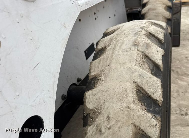 image for item NB9016 1997 Bobcat 763 skid steer loader