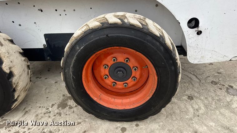 image for item NB9016 1997 Bobcat 763 skid steer loader