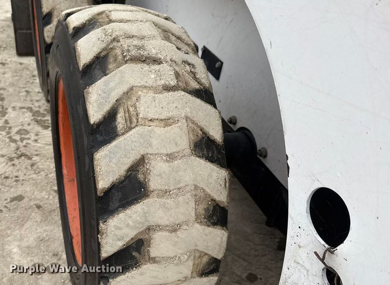 image for item NB9016 1997 Bobcat 763 skid steer loader