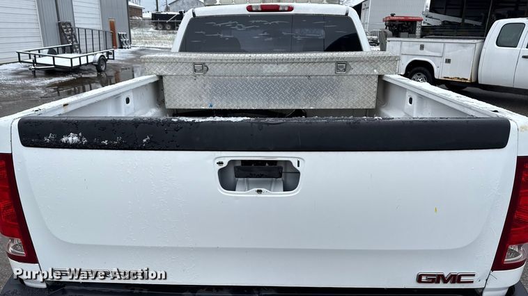 image for item ND9445 2008 GMC Sierra 2500HD Ext. Cab pickup truck