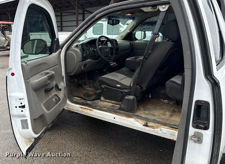 image for item ND9445 2008 GMC Sierra 2500HD Ext. Cab pickup truck