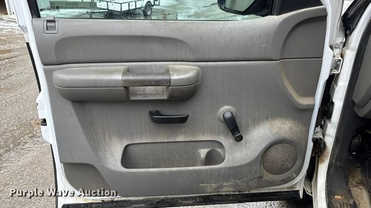 image for item ND9445 2008 GMC Sierra 2500HD Ext. Cab pickup truck