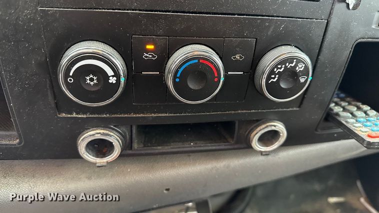 image for item ND9445 2008 GMC Sierra 2500HD Ext. Cab pickup truck