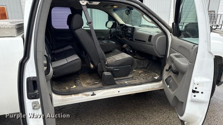 image for item ND9445 2008 GMC Sierra 2500HD Ext. Cab pickup truck