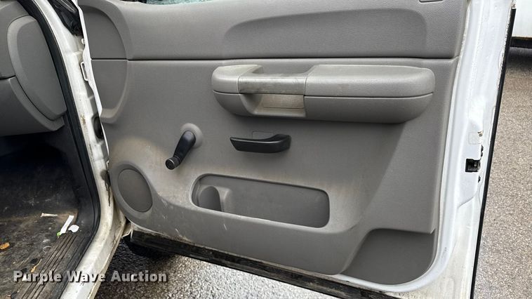 image for item ND9445 2008 GMC Sierra 2500HD Ext. Cab pickup truck