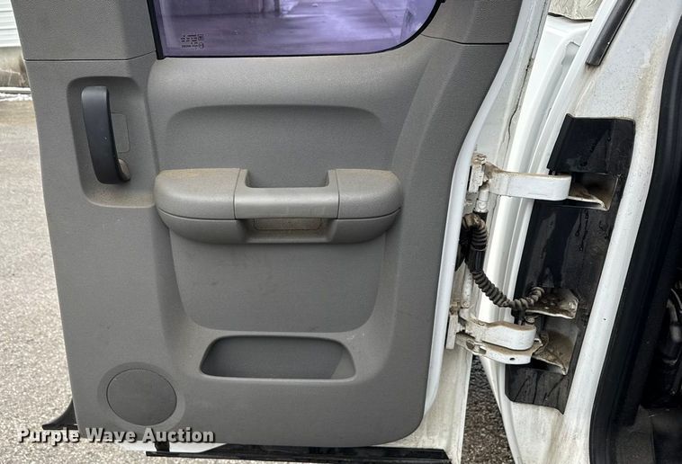 image for item ND9445 2008 GMC Sierra 2500HD Ext. Cab pickup truck