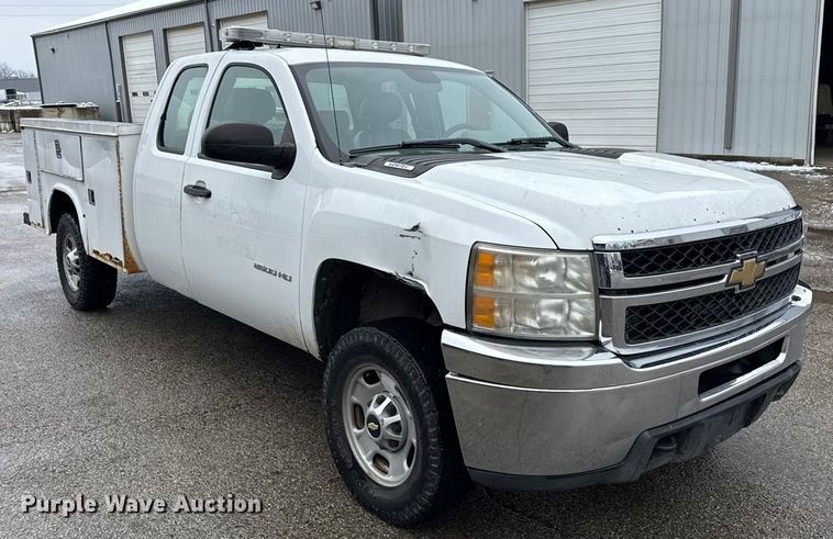 image for item ND9446 2011 Chevrolet Silverado 2500HD Ext. Cab utility bed pickup truck