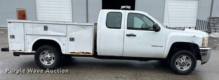 image for item ND9446 2011 Chevrolet Silverado 2500HD Ext. Cab utility bed pickup truck