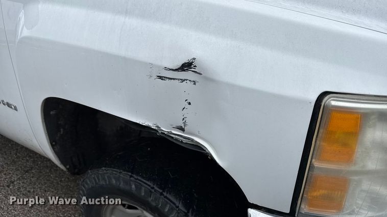 image for item ND9446 2011 Chevrolet Silverado 2500HD Ext. Cab utility bed pickup truck