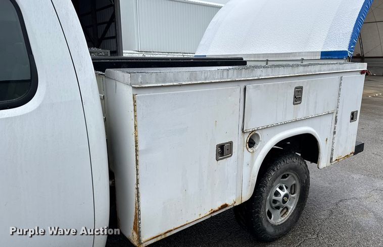 image for item ND9446 2011 Chevrolet Silverado 2500HD Ext. Cab utility bed pickup truck