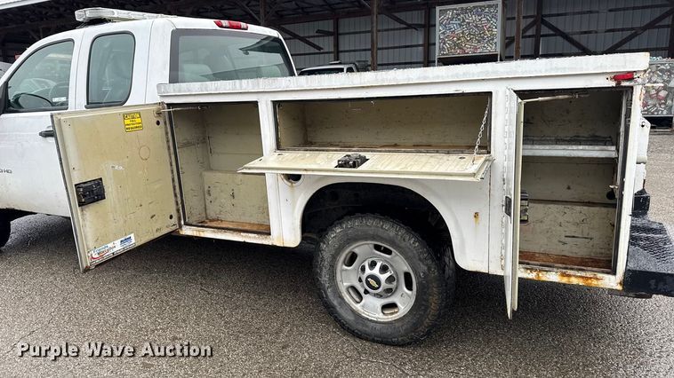 image for item ND9446 2011 Chevrolet Silverado 2500HD Ext. Cab utility bed pickup truck