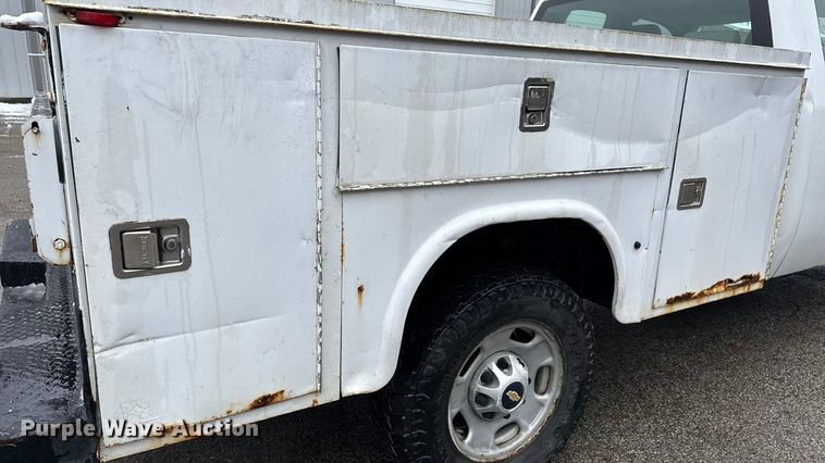 image for item ND9446 2011 Chevrolet Silverado 2500HD Ext. Cab utility bed pickup truck