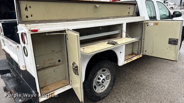 image for item ND9446 2011 Chevrolet Silverado 2500HD Ext. Cab utility bed pickup truck