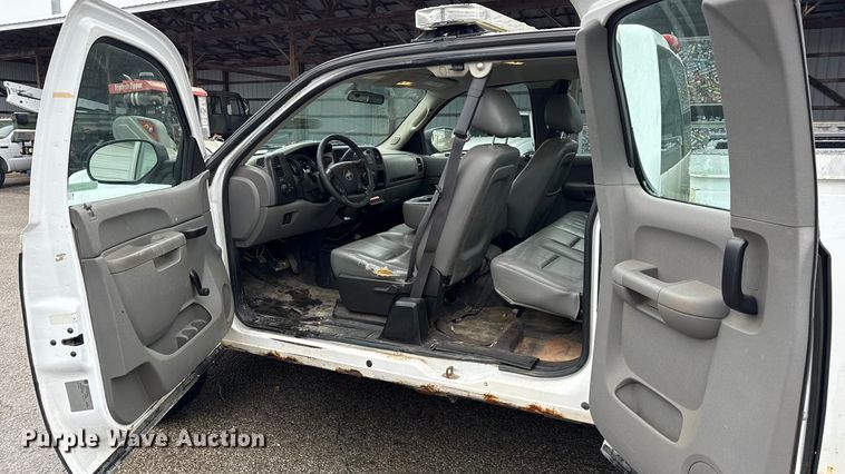 image for item ND9446 2011 Chevrolet Silverado 2500HD Ext. Cab utility bed pickup truck