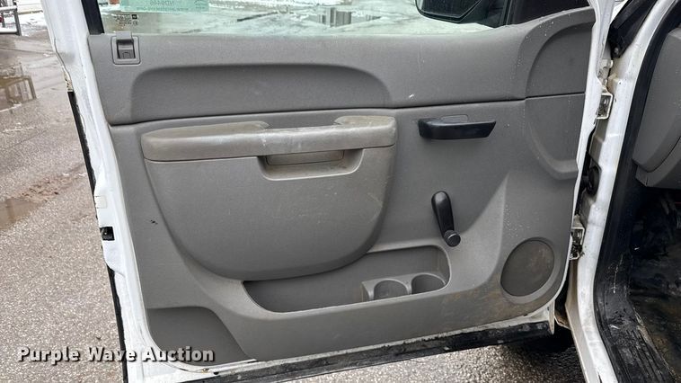 image for item ND9446 2011 Chevrolet Silverado 2500HD Ext. Cab utility bed pickup truck