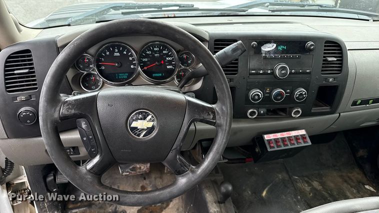 image for item ND9446 2011 Chevrolet Silverado 2500HD Ext. Cab utility bed pickup truck