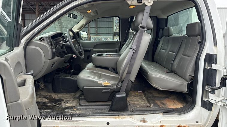 image for item ND9446 2011 Chevrolet Silverado 2500HD Ext. Cab utility bed pickup truck