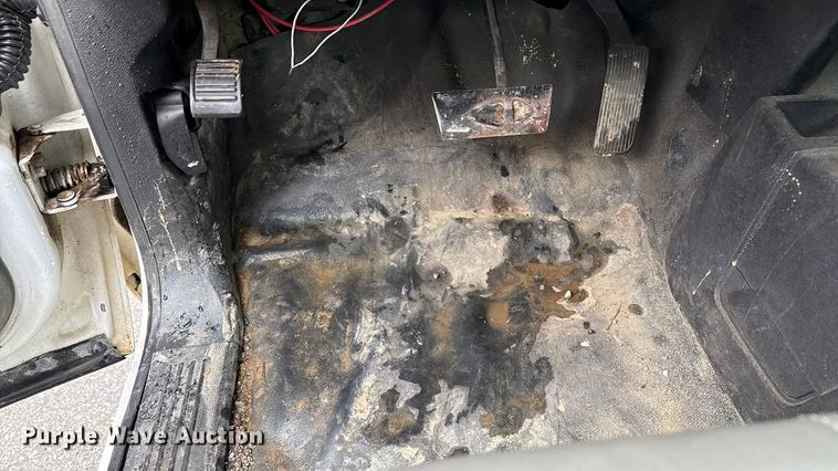 image for item ND9446 2011 Chevrolet Silverado 2500HD Ext. Cab utility bed pickup truck