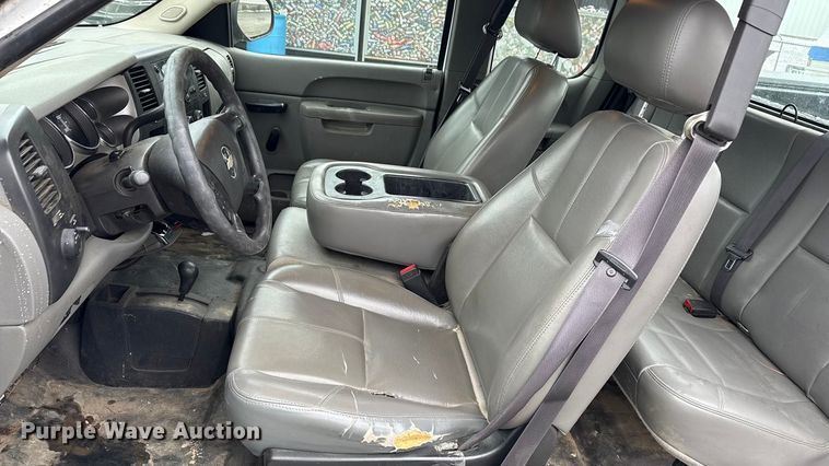 image for item ND9446 2011 Chevrolet Silverado 2500HD Ext. Cab utility bed pickup truck