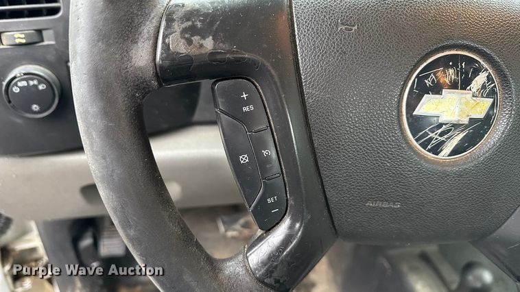 image for item ND9446 2011 Chevrolet Silverado 2500HD Ext. Cab utility bed pickup truck