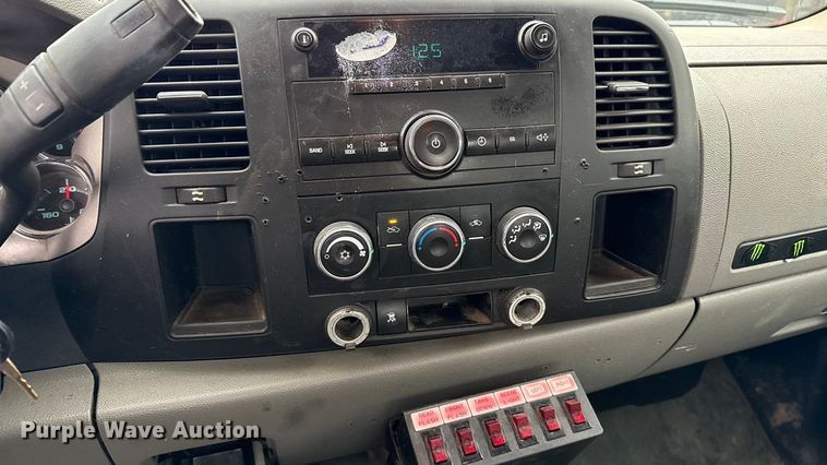 image for item ND9446 2011 Chevrolet Silverado 2500HD Ext. Cab utility bed pickup truck