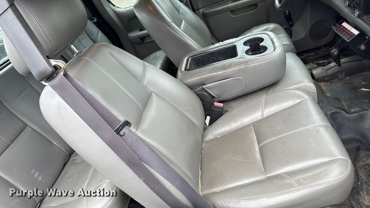 image for item ND9446 2011 Chevrolet Silverado 2500HD Ext. Cab utility bed pickup truck